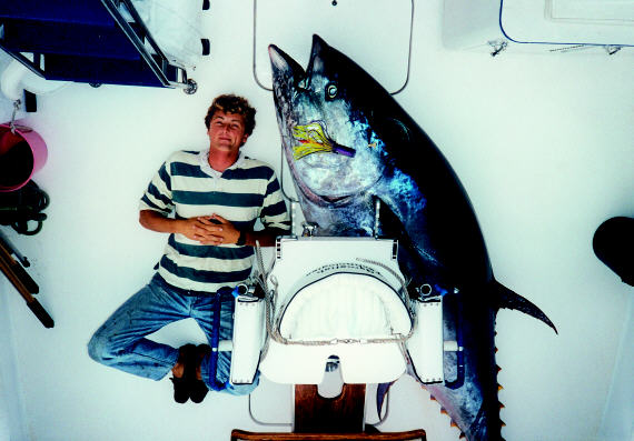 Giant bluefin tuna photo - 704 lbs - Capt. Les Gallagher's first giant - Azores