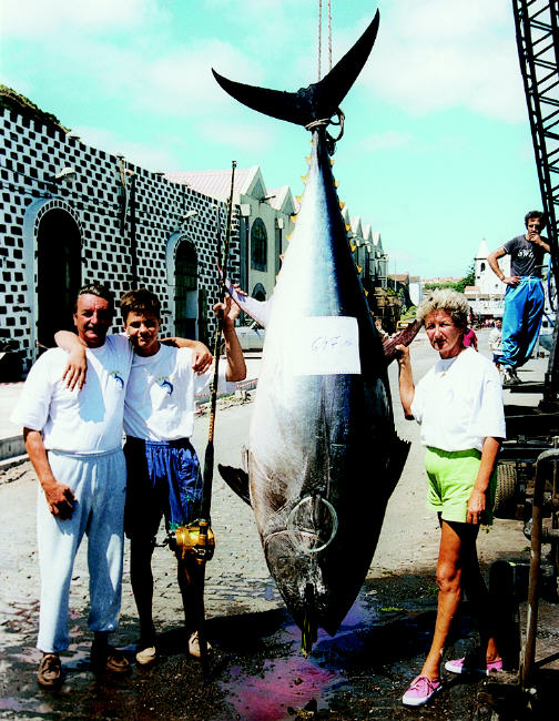 Junior world record giant bluefin tuna photo - 647 lbs - Azores